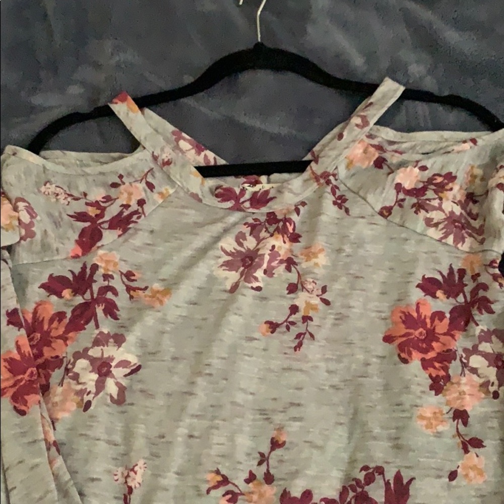 Open shoulder top - Picture 3 of 3